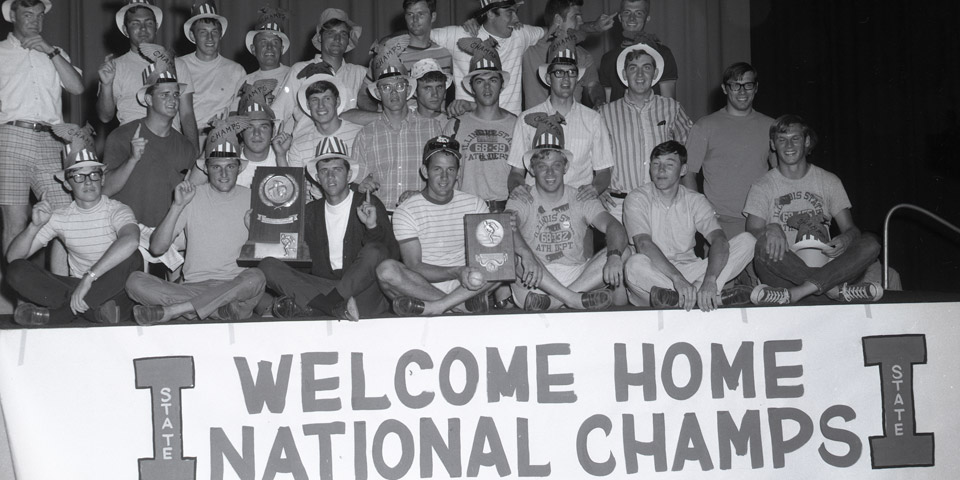 black and white photo of ISU men's baseball team
